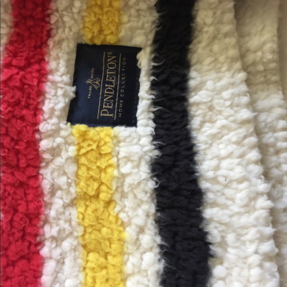 Pendleton throw - Picture 3 of 5